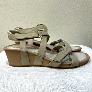 Baretraps Womens Racquel Wedge Strappy Sandals Taupe Size 9.5